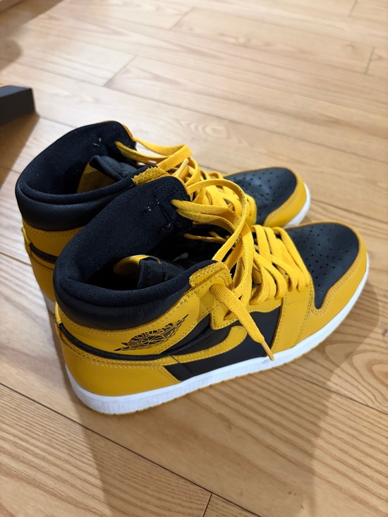 Jordan Other - Air Jordan AJ1 Men Retro High OG High-Top Sneakers in Yellow and Black